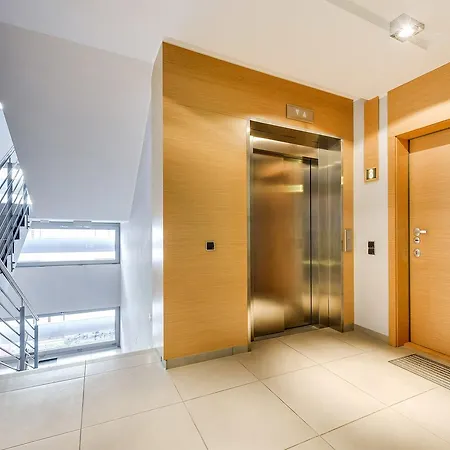 Garnizon Modern With Parking & Balcony アパート *