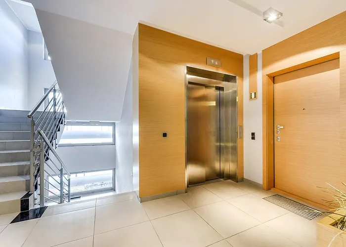 Garnizon Modern With Parking & Balcony شقة *